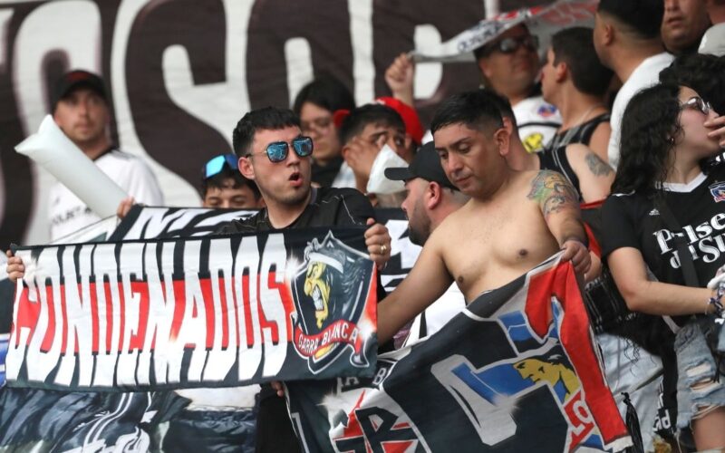 Hinchas de Colo-Colo en el partido frente a Junior por Copa Libertadores.