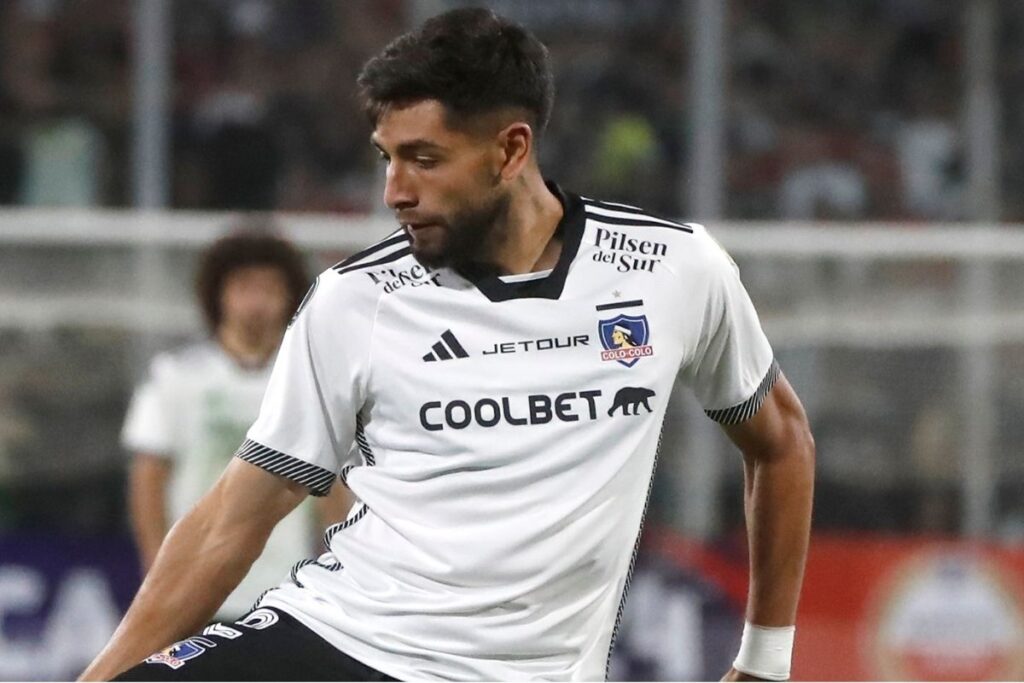 Jeyson Rojas durante un partido con Colo-Colo.