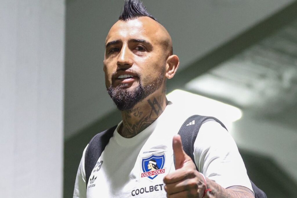 Arturo Vidal antes del duelo entre Colo-Colo y Universidad de Chile.