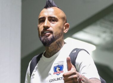 Arturo Vidal antes del duelo entre Colo-Colo y Universidad de Chile.