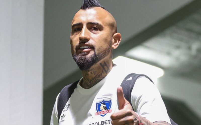 Arturo Vidal antes del duelo entre Colo-Colo y Universidad de Chile.