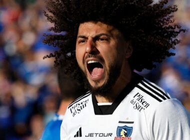 Maximiliano Falcón durante el duelo entre Colo-Colo y Universidad de Chile.