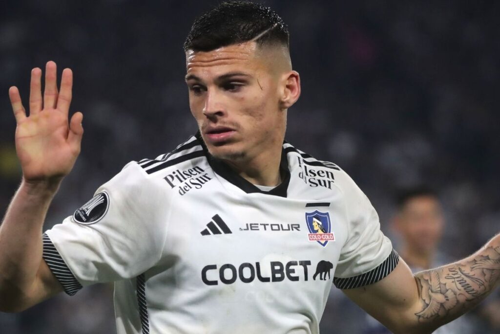 Lucas Cepeda durante el duelo de Colo-Colo ante Junior por Copa Libertadores.