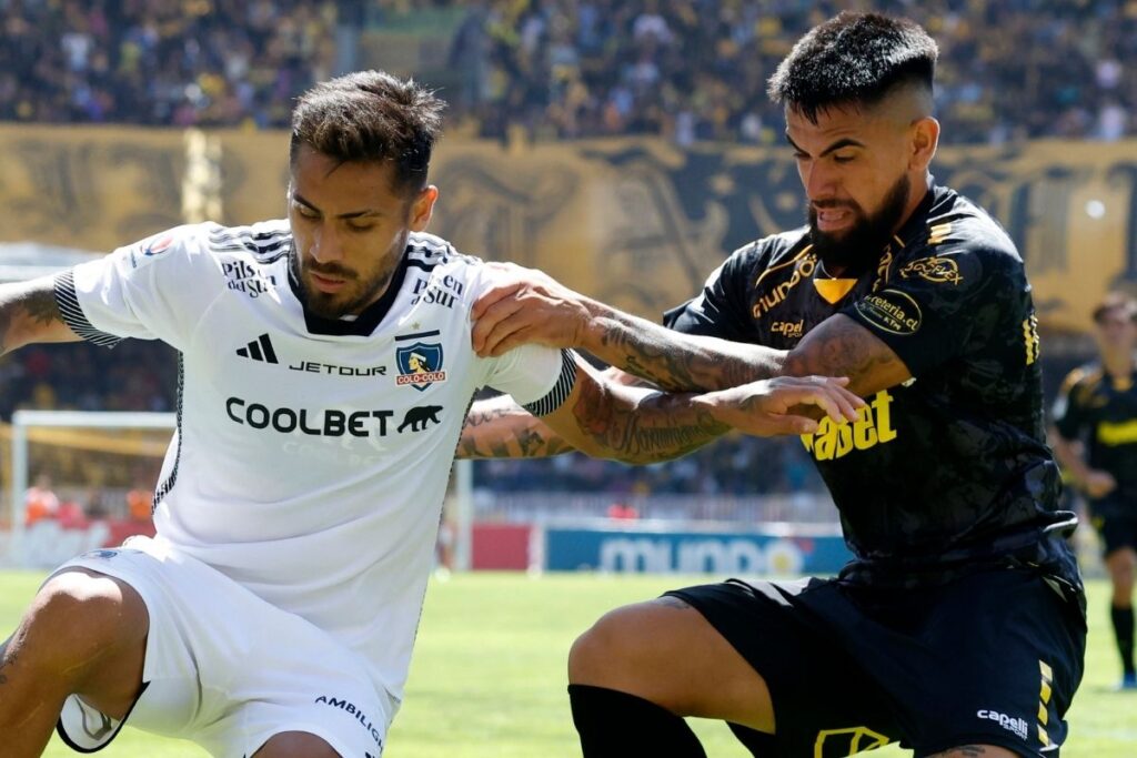 Colo-Colo enfrentando a Coquimbo Unido en el Campeonato Nacional.