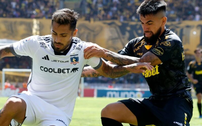 Colo-Colo enfrentando a Coquimbo Unido en el Campeonato Nacional.