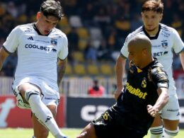 Jugadores de Colo-Colo enfrentando a Coquimbo Unido.