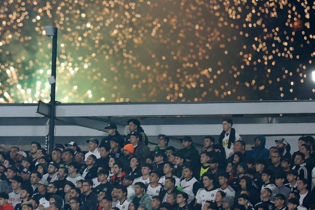 Hinchada de Colo-Colo en el duelo frente a Junior por Copa Libertadores.