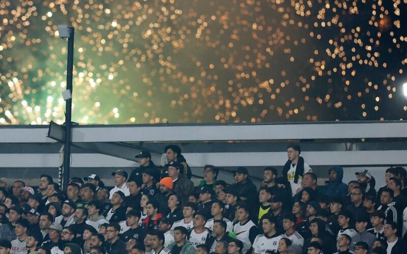 Hinchada de Colo-Colo en el duelo frente a Junior por Copa Libertadores.