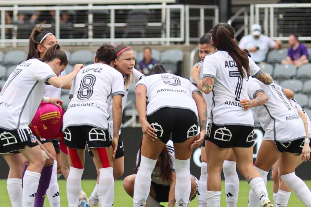 Las jugadoras de Colo-Colo en The Women's Cup frente a Racing Louisville.