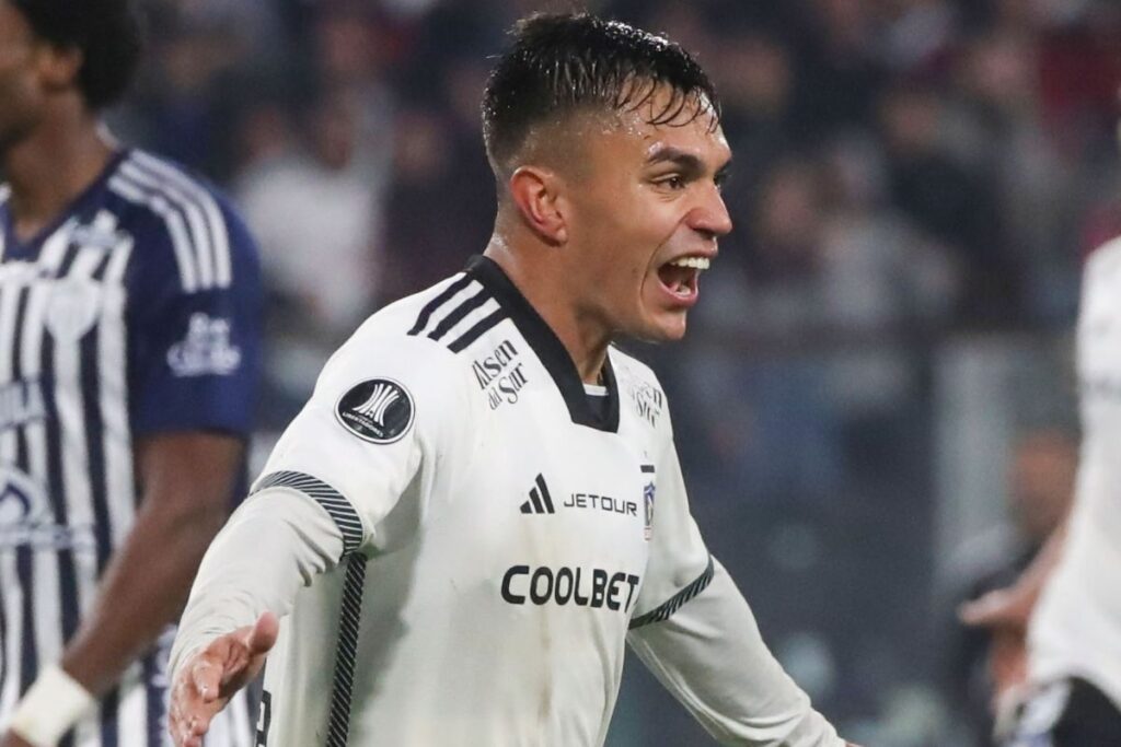 Vicente Pizarro celebrando su gol frente a Junior en Copa Libertadores.