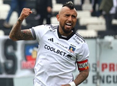 Arturo Vidal en un partido con Colo-Colo