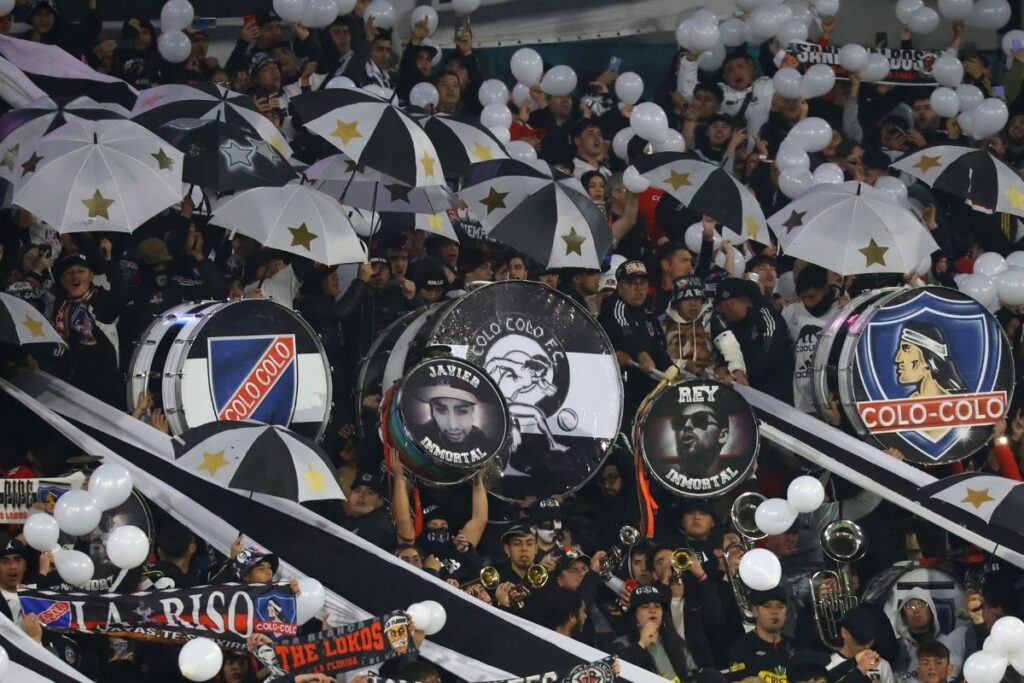 Hinchas de Colo-Colo en el Estadio Monumental.