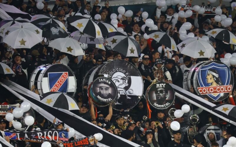 Hinchas de Colo-Colo en el Estadio Monumental.