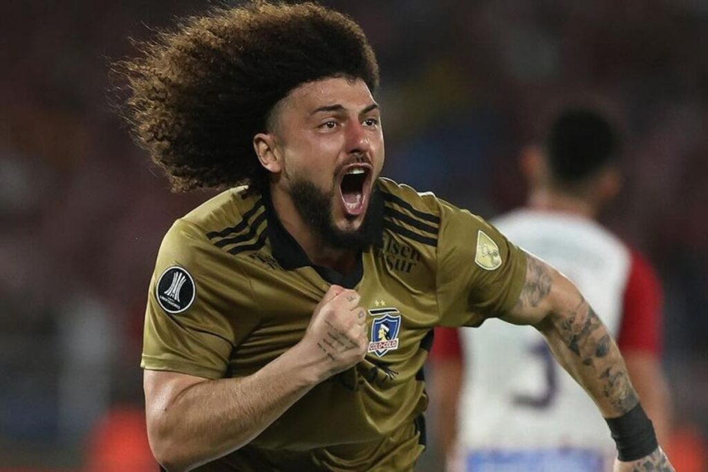 Maximiliano Falcón celebra su gol contra Junior en Copa Libertadores