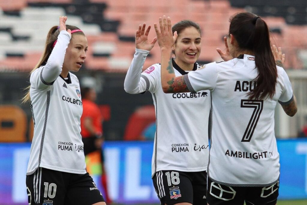 Colo-Colo Femenino frente a Palestino en el Campeonato Nacional.