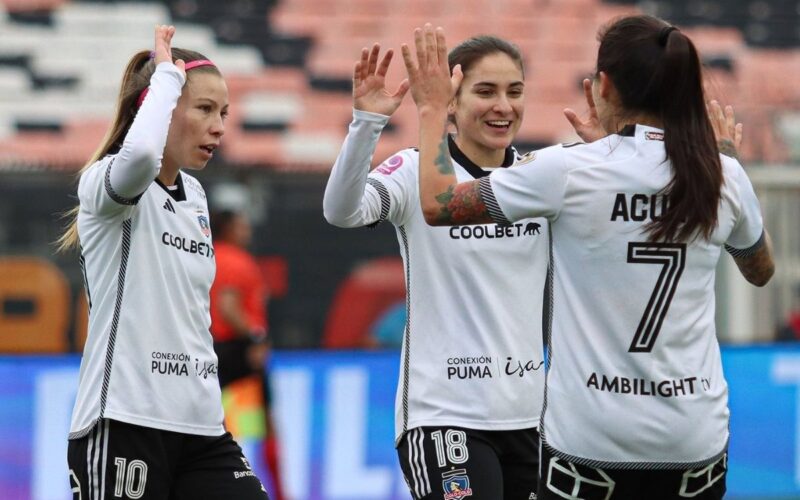 Colo-Colo Femenino frente a Palestino en el Campeonato Nacional.