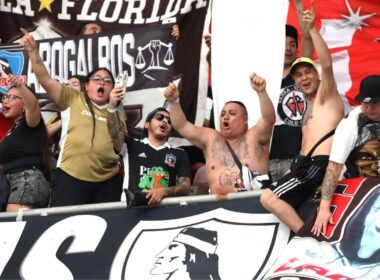 Hinchas de Colo-Colo en el Estadio Metropolitano de Barranquilla