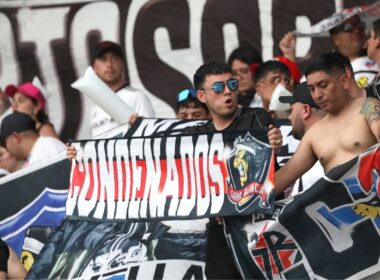 Hinchas de Colo-Colo en el duelo frente a Junior en Barranquilla.