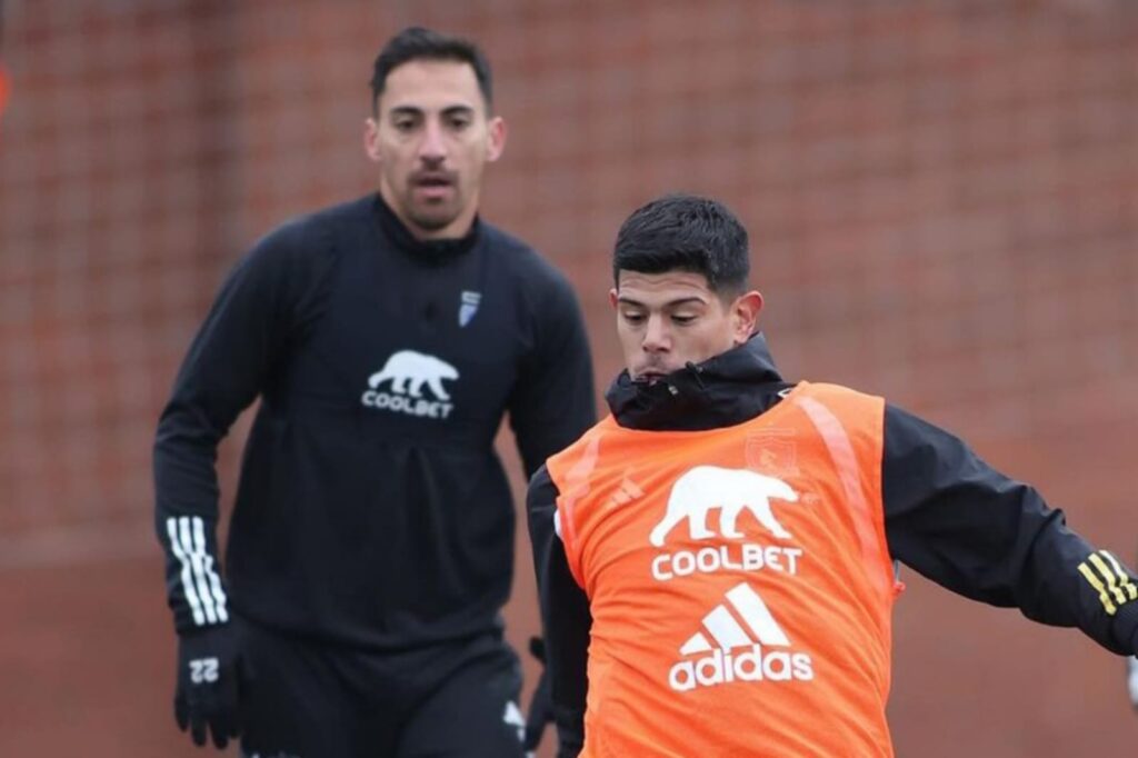 Javier Correa y Esteban Pavez en un entrenamiento de Colo-Colo