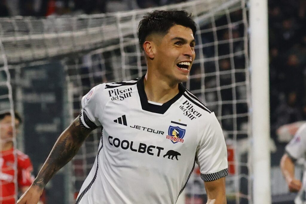 Primer plano a Erick Wiemberg celebrando su gol contra Ñublense.