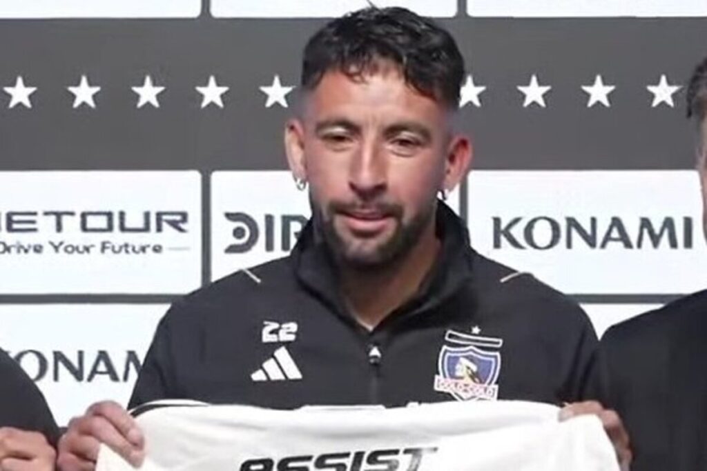 Primer plano de Mauricio Isla en su presentación como refuerzo de Colo-Colo.