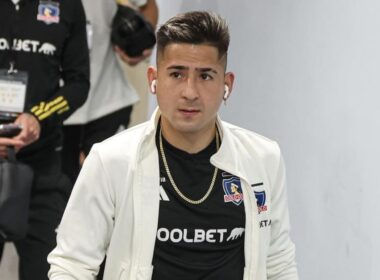 Guillermo Paiva con indumentaria de Colo-Colo.