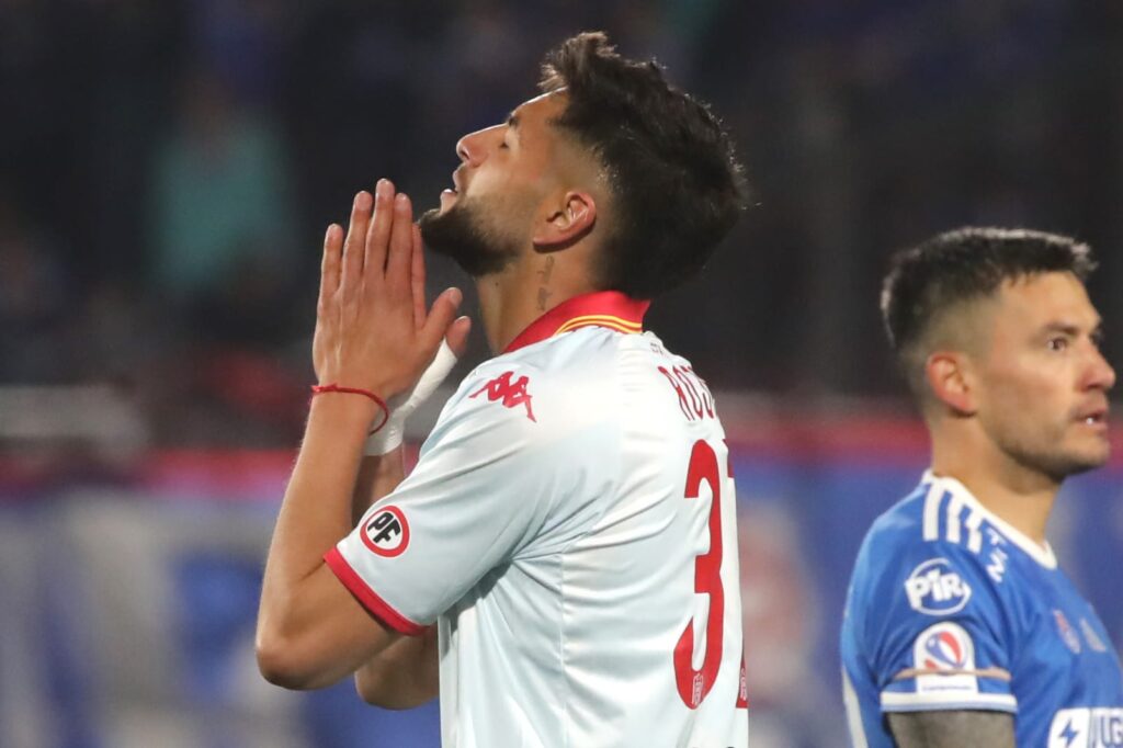 Jeyson Rojas lamentándose de una jugada en un partido vs Universidad de Chile.