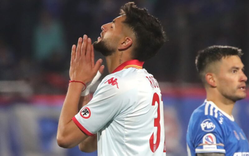 Jeyson Rojas lamentándose de una jugada en un partido vs Universidad de Chile.