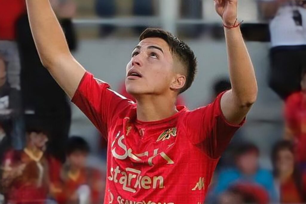 Jonathan Villagra celebrando un gol con Unión Española.