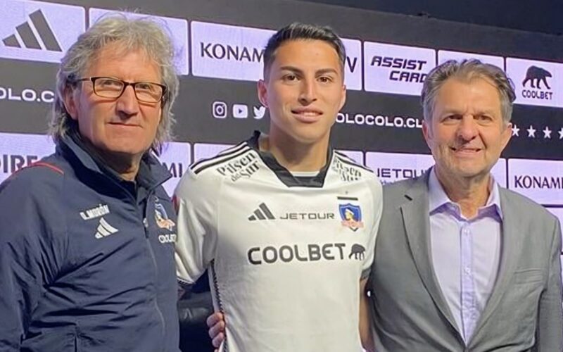 Presentación de Jonathan Villagra como refuerzo de Colo-Colo.