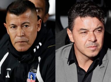 Primer plano a los rostros de Jorge Almirón y Marcelo Gallardo en el banco de suplentes.