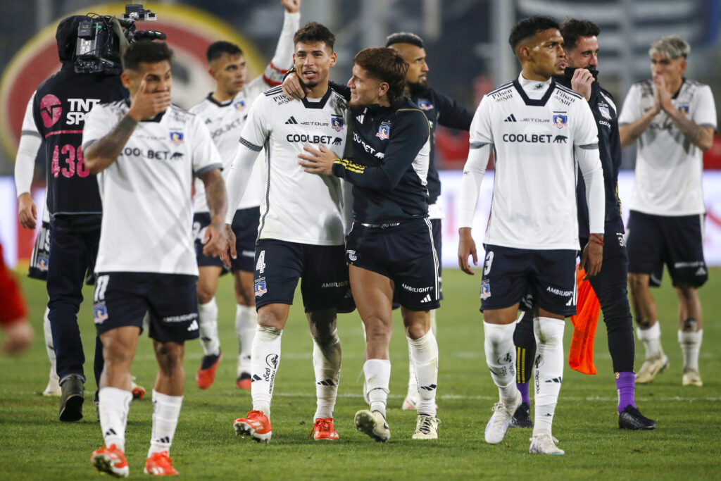 Futbol, Colo Colo vs Palestino. Fecha 13, Campeonato Nacional 2024. Los jugadores de Colo Colo celebran el triunfo contra Palestino durante el partido de primera division disputado en el estadio Monumental en Santiago, Chile. 19/05/2024 Jonnathan Oyarzun/Photosport Football, Colo Colo vs Palestino. 13th turn, 2024 National Championship. Colo Colo's players reacts after winning against Palestino during the first division match held at the Monumental stadium in Santiago, Chile. 19/05/2024 Jonnathan Oyarzun/Photosport