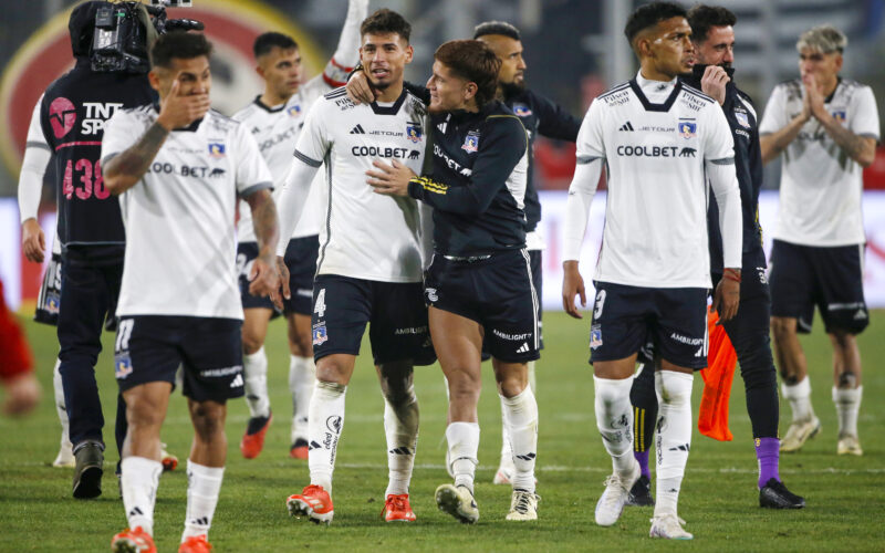 Futbol, Colo Colo vs Palestino. Fecha 13, Campeonato Nacional 2024. Los jugadores de Colo Colo celebran el triunfo contra Palestino durante el partido de primera division disputado en el estadio Monumental en Santiago, Chile. 19/05/2024 Jonnathan Oyarzun/Photosport Football, Colo Colo vs Palestino. 13th turn, 2024 National Championship. Colo Colo's players reacts after winning against Palestino during the first division match held at the Monumental stadium in Santiago, Chile. 19/05/2024 Jonnathan Oyarzun/Photosport