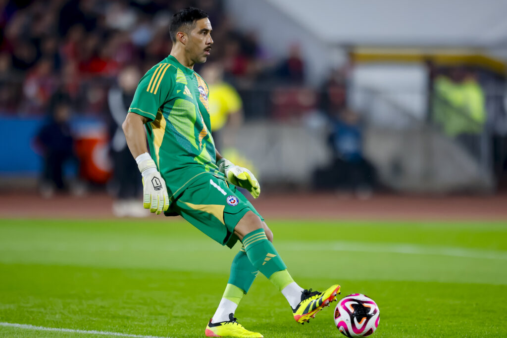 Futbol, Chile vs Paraguay.
Partido amistoso 2024.
El jugador de la seleccion chilena Claudio Bravo es fotografiado durante el partido amistoso contra Paraguay disputado en el estadio Nacional de Santiago, Chile.