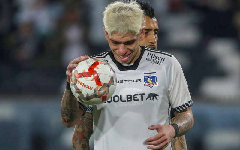 Futbol, Colo Colo vs Union Espanola. Fecha 16, Campeonato Nacional 2024. El jugador de Colo Colo Carlos Palacios es fotografiado contra Union Espanola durante el partido de primera division disputado en el estadio Monumental en Santiago, Chile. 21/07/2024 Jonnathan Oyarzun/Photosport Football, Colo Colo vs Union Espanola. 16th turn, 2024 National Championship. Colo Colo's player Carlos Palacios is pictured against Union Espanola during the first division match held at the Monumental stadium in Santiago, Chile. 21/07/2024 Jonnathan Oyarzun/Photosport