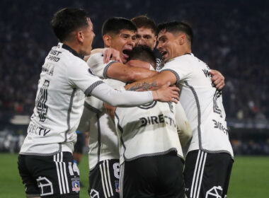 Futbol, Colo Colo vs Junior de Barranquilla. Octavos de Final, Copa Libertadores 2024. El jugador de Colo Colo Vicente Pizarro, centro, celebra su gol contra Junior de Barranquilla durante el partido de copa libertadores disputado en el estadio Monumental en Santiago, Chile. 13/08/2024 Jonnathan Oyarzun/Photosport Football, Colo Colo vs Junior de Barranquilla. Round of 16, Copa Libertadores 2024. Colo Colo's player Vicente Pizarro, center, celebrates his goal against Junior de Barranquilla during the copa libertadores match at the Monumental stadium in Santiago, Chile. 13/08/2024 Jonnathan Oyarzun/Photosport