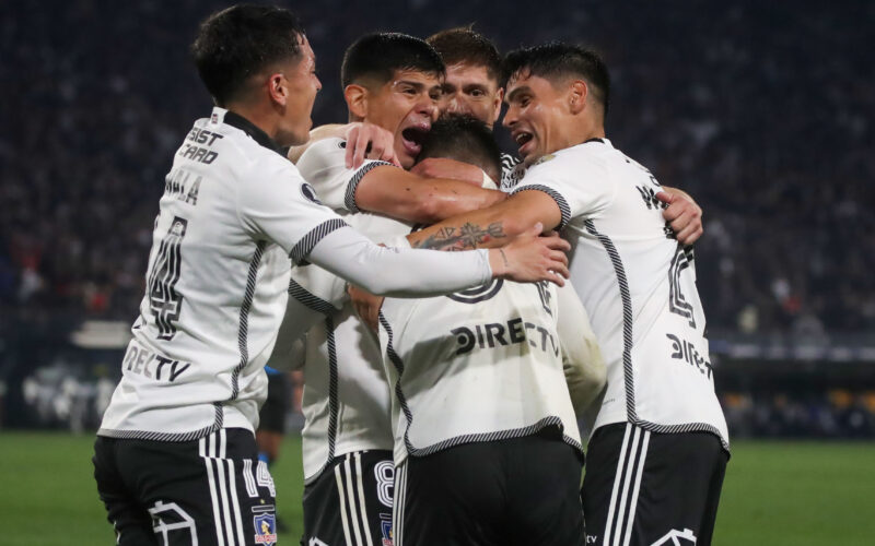 Futbol, Colo Colo vs Junior de Barranquilla. Octavos de Final, Copa Libertadores 2024. El jugador de Colo Colo Vicente Pizarro, centro, celebra su gol contra Junior de Barranquilla durante el partido de copa libertadores disputado en el estadio Monumental en Santiago, Chile. 13/08/2024 Jonnathan Oyarzun/Photosport Football, Colo Colo vs Junior de Barranquilla. Round of 16, Copa Libertadores 2024. Colo Colo's player Vicente Pizarro, center, celebrates his goal against Junior de Barranquilla during the copa libertadores match at the Monumental stadium in Santiago, Chile. 13/08/2024 Jonnathan Oyarzun/Photosport