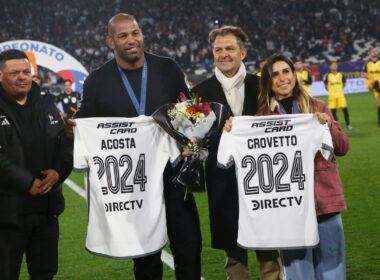 Yasmani Acosta y Francisca Crovetto homenajeados por Colo-Colo en el Estadio Monumental.