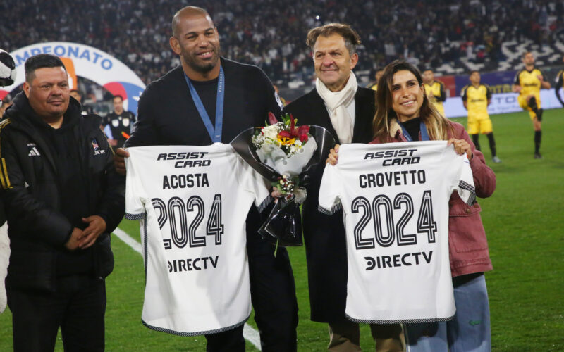 Yasmani Acosta y Francisca Crovetto homenajeados por Colo-Colo en el Estadio Monumental.