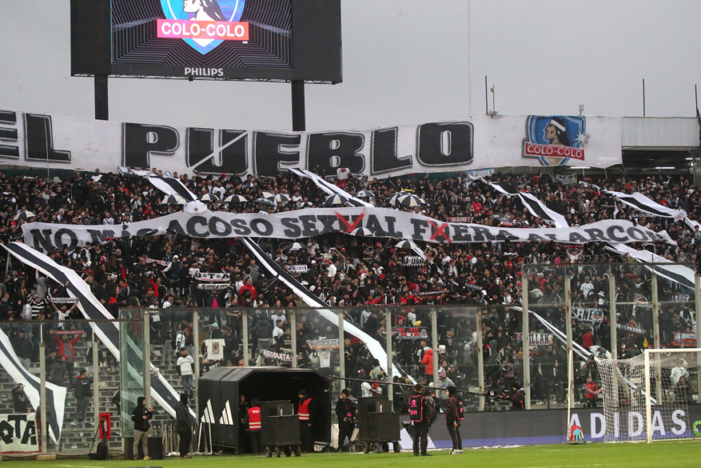 Garra Blanca en el Estadio Monumental.