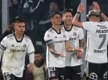 Jugadores de Colo-Colo celebrando un gol.