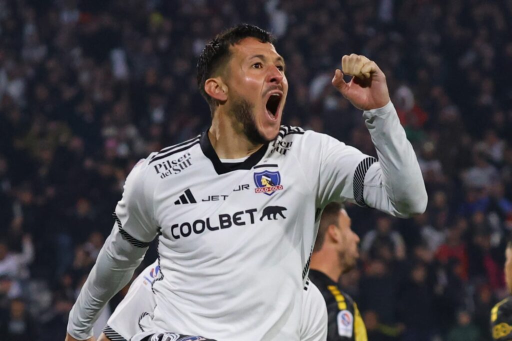 Ramiro González celebrando su gol con Colo-Colo frente a Coquimbo Unido.