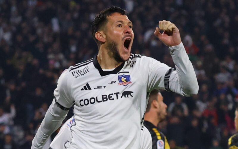 Ramiro González celebrando su gol con Colo-Colo frente a Coquimbo Unido.