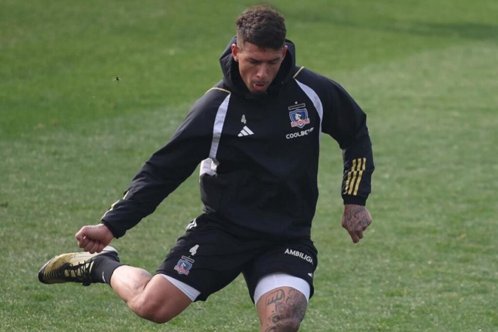 Alan Saldivia durante un entrenamiento de Colo-Colo.