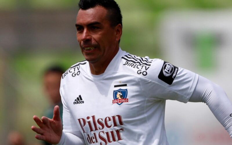 El jugador Esteban Paredes durante la temporada 2020 con Colo-Colo.