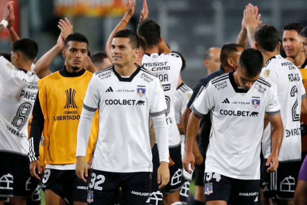 Jugadores de Colo-Colo en el partido frente Godoy Cruz por Copa Libertadores.