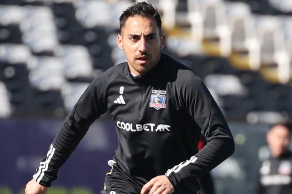 Javier Correa durante un entrenamiento en Colo-Colo.