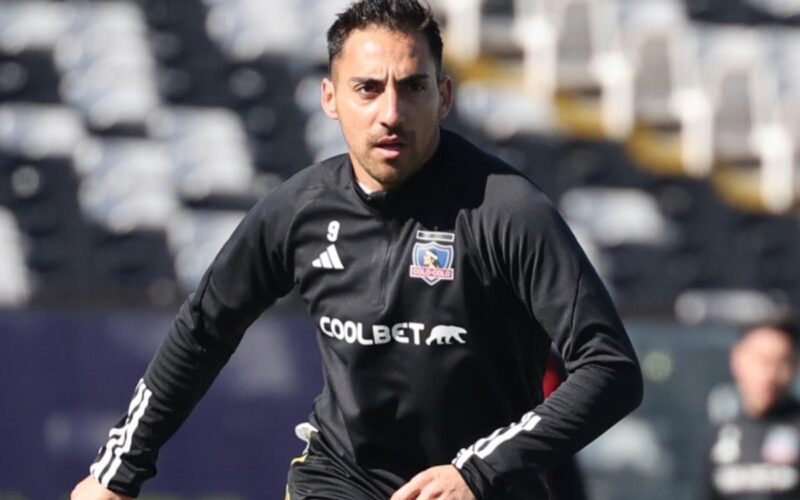 Javier Correa durante un entrenamiento en Colo-Colo.