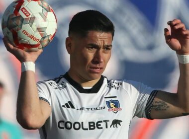 Óscar Opazo durante el partido de Colo-Colo frente a Universidad de Chile.