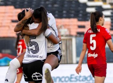 Jugadores Colo-Colo durante el duelo frente a Universidad Católica.